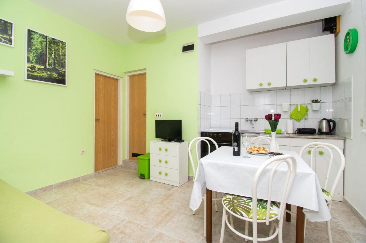 Apartments Dijana Пакоштане Екстер'єр фото