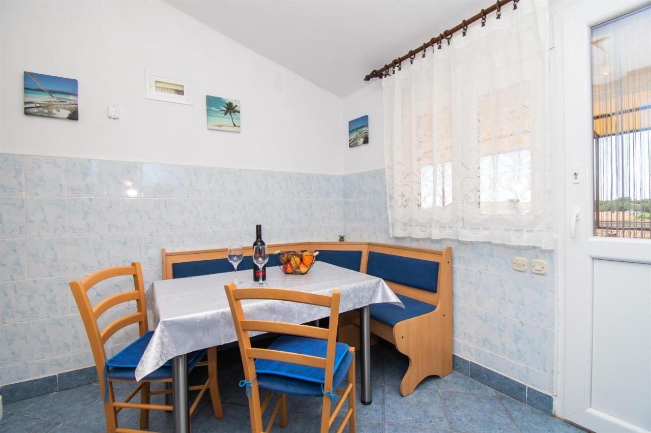 Apartments Dijana Пакоштане Екстер'єр фото