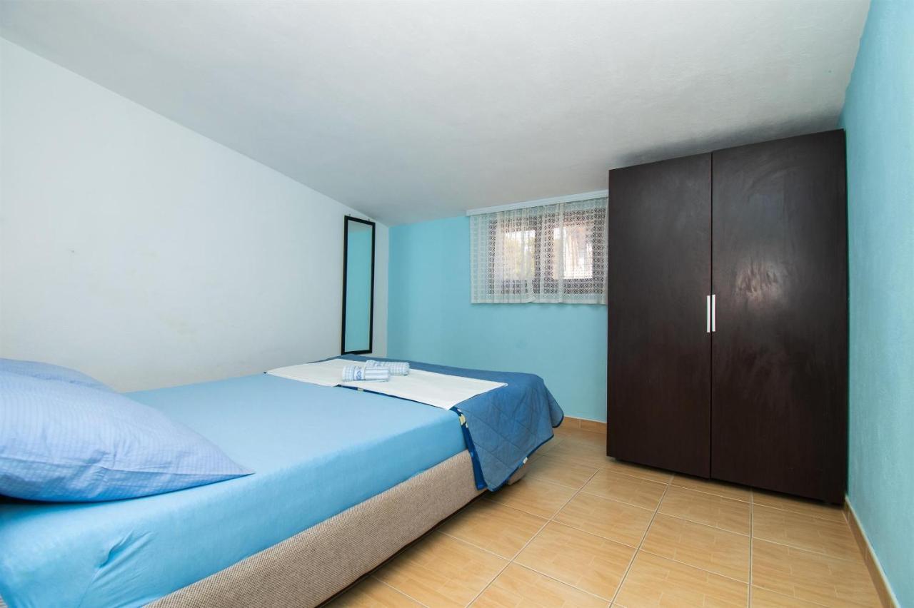 Apartments Dijana Пакоштане Екстер'єр фото