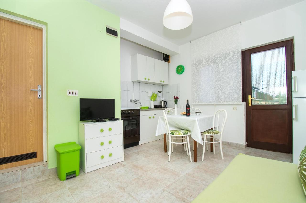 Apartments Dijana Пакоштане Екстер'єр фото