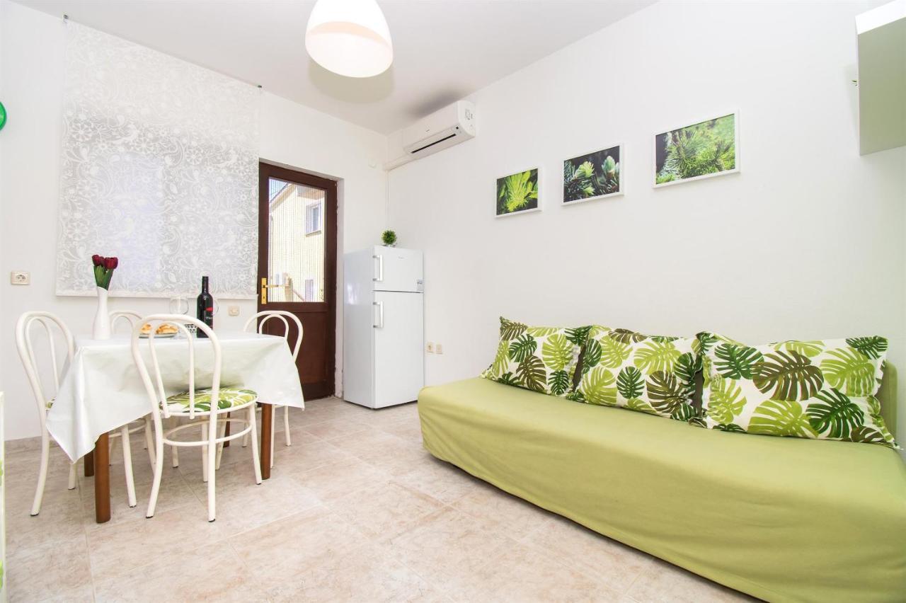 Apartments Dijana Пакоштане Екстер'єр фото