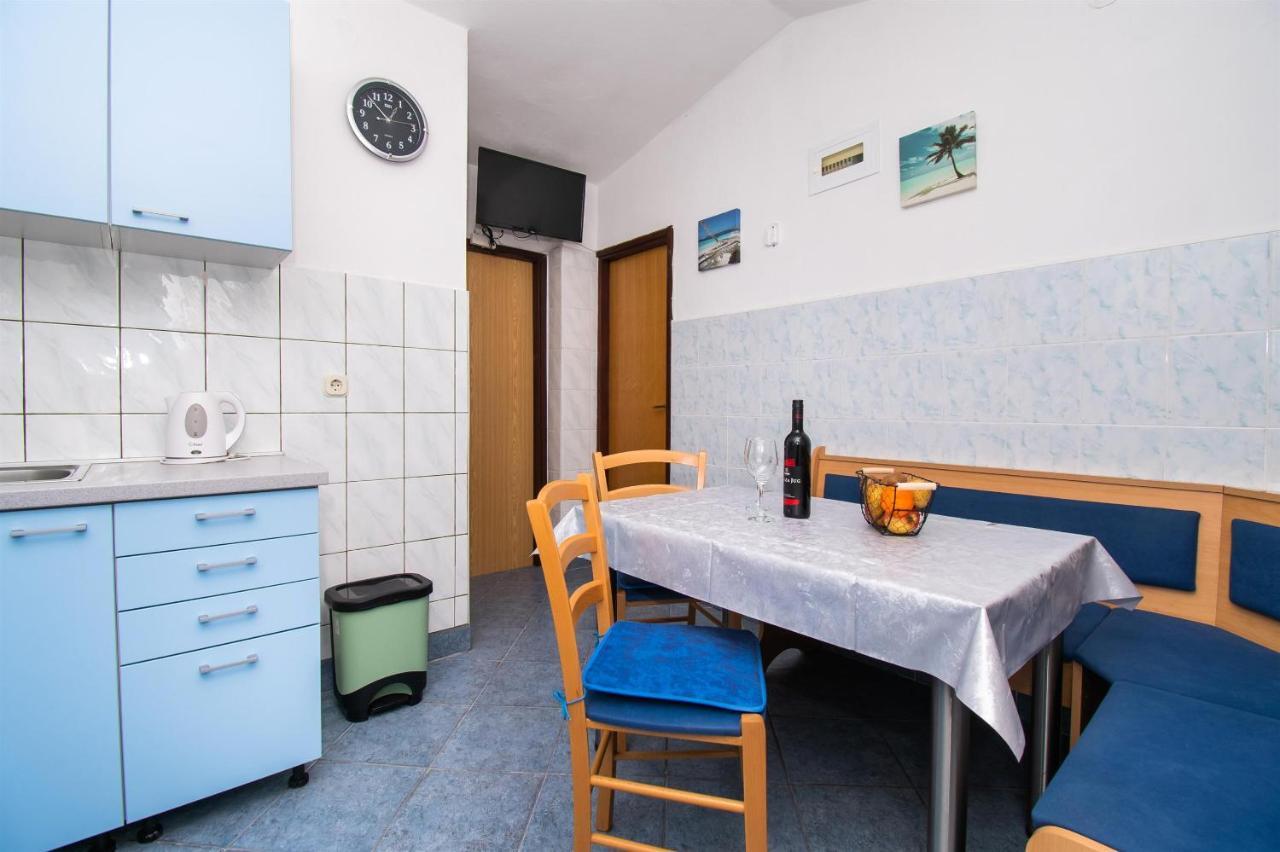 Apartments Dijana Пакоштане Екстер'єр фото
