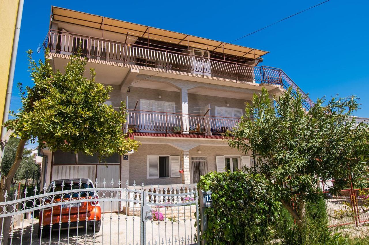 Apartments Dijana Пакоштане Екстер'єр фото