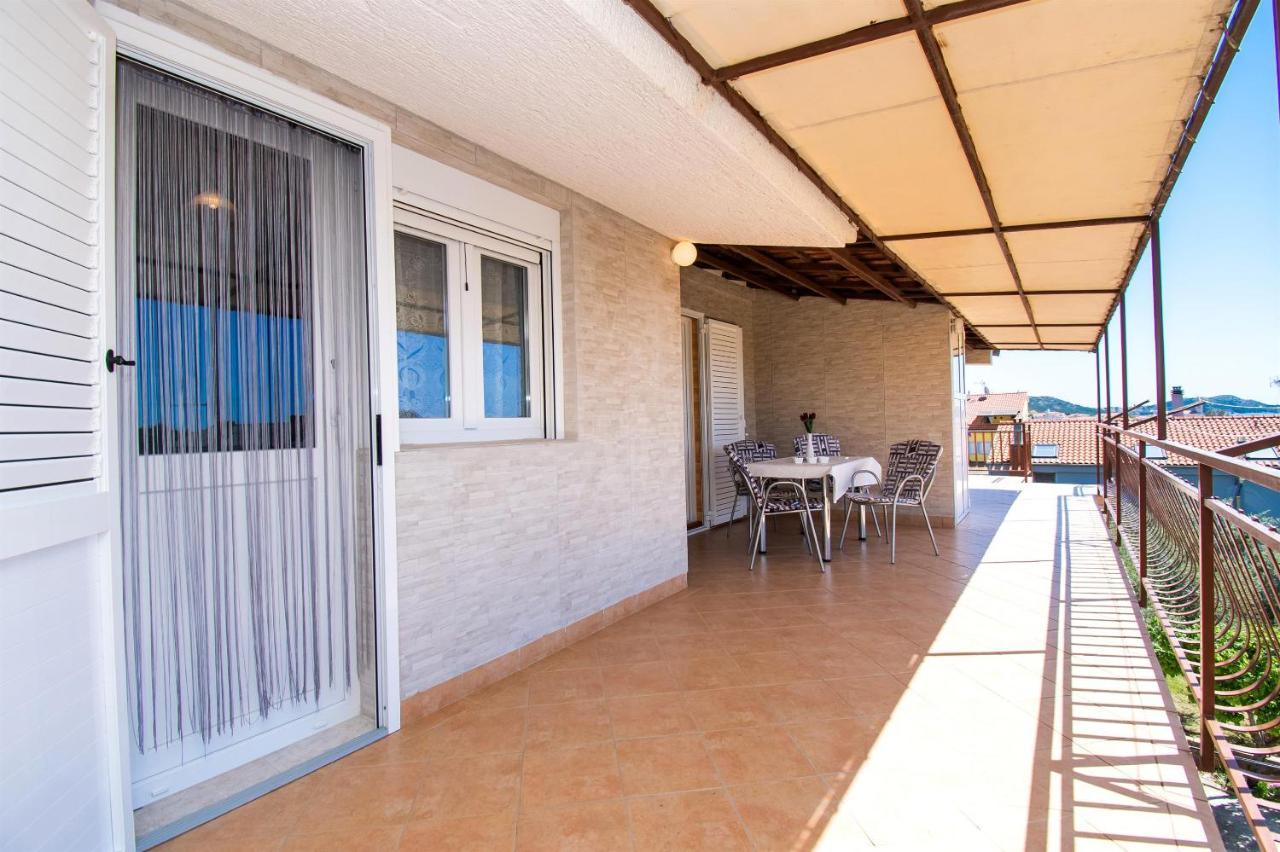 Apartments Dijana Пакоштане Екстер'єр фото