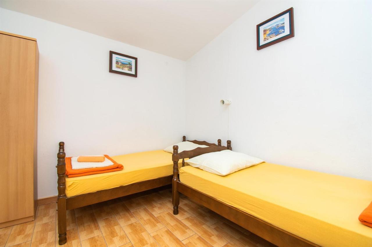 Apartments Dijana Пакоштане Екстер'єр фото
