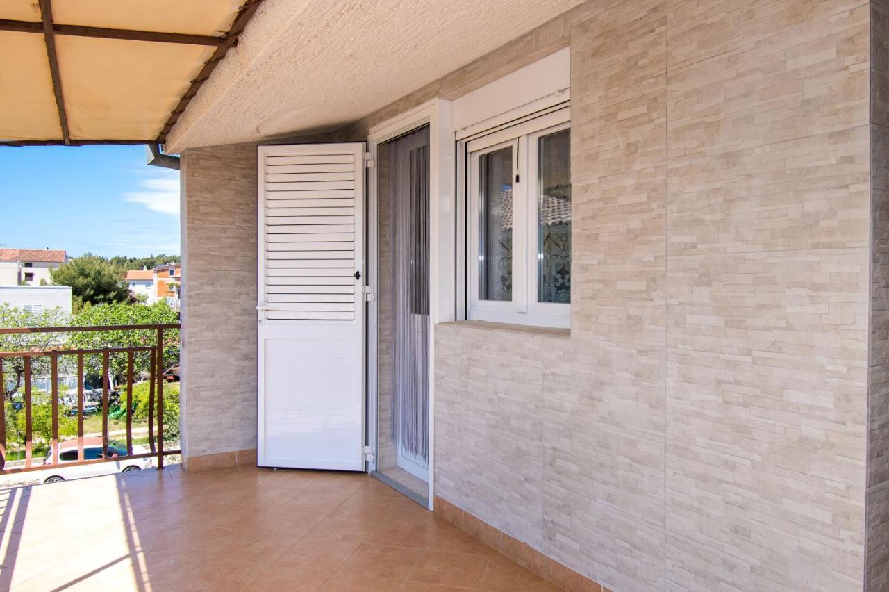 Apartments Dijana Пакоштане Екстер'єр фото